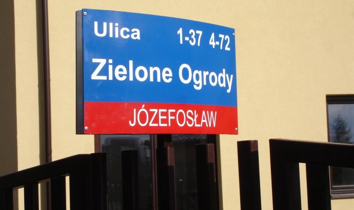 Szyldy z nazwą ulicy