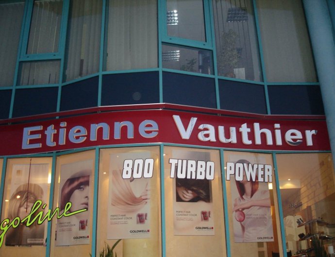 Litery przestrzenne Etienne Vauthier