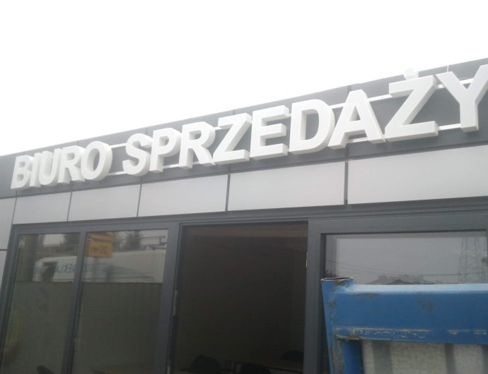 Litery przestrzenne dla biura sprzedaży