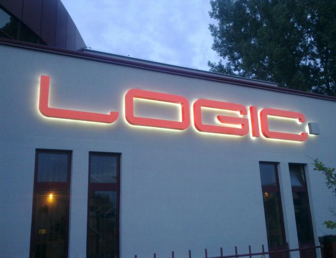 Litery przestrzenne Logic